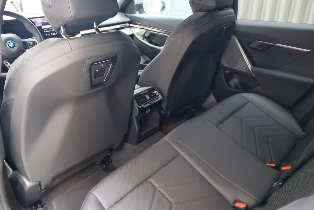 BMW i5 eDrive40 M Sport uit 2025, foto 6