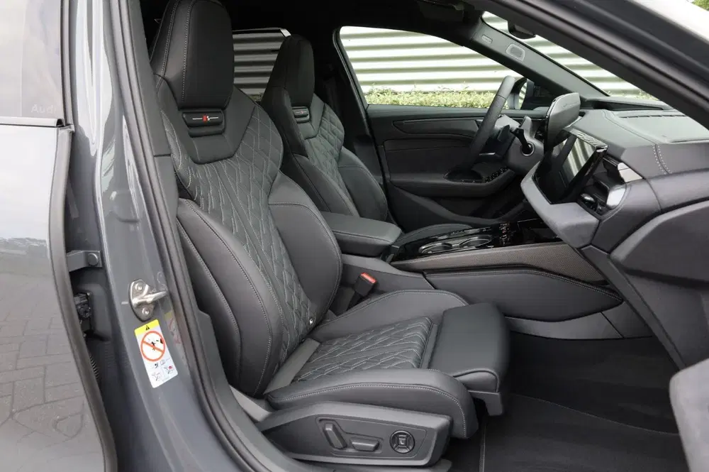 Audi A6 e-hybrid Competition Exclusive l Pano l Te uit 2026, foto 12