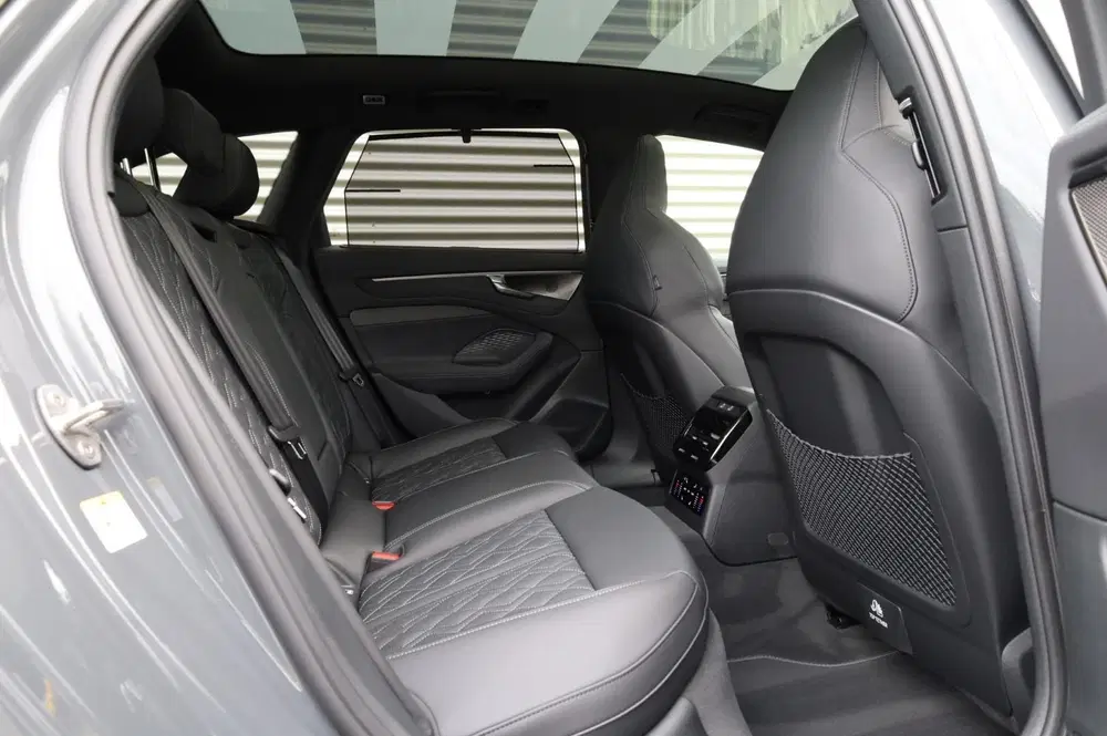 Audi A6 e-hybrid Competition Exclusive l Pano l Te uit 2026, foto 13