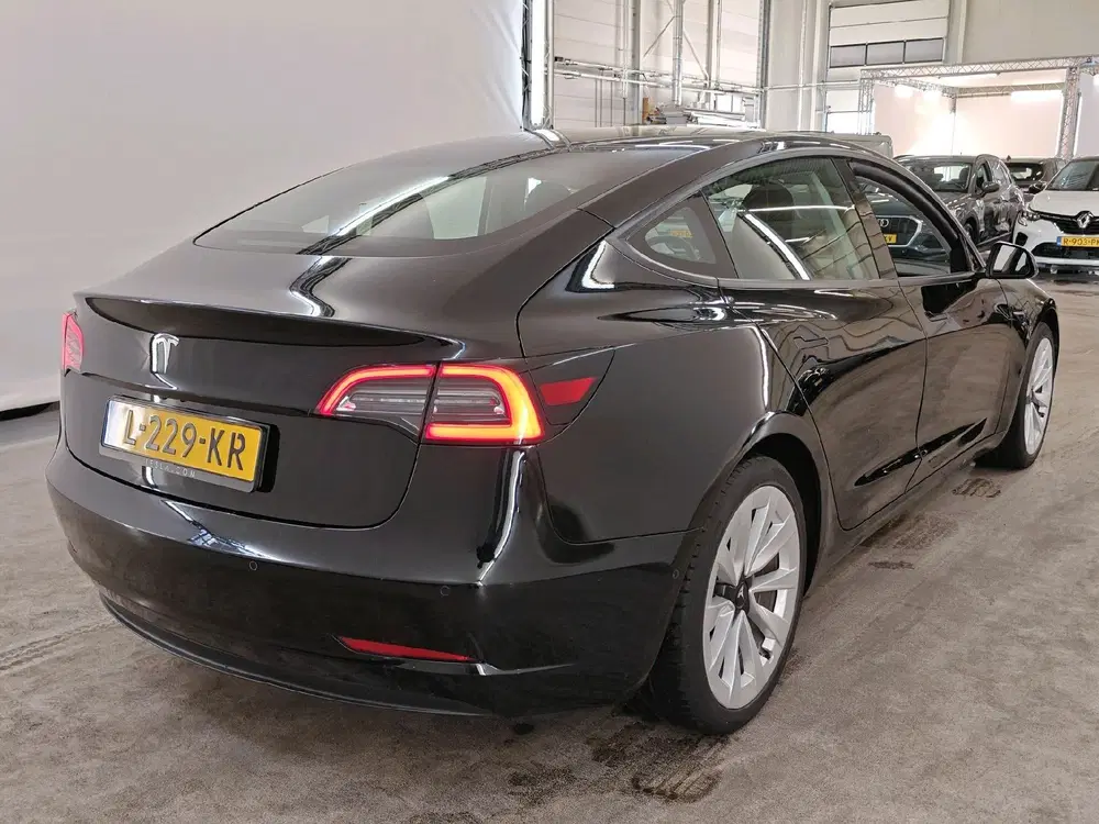 Tesla Model 3 RWD Plus 60 kWh SOH 92 uit 2021, foto 3