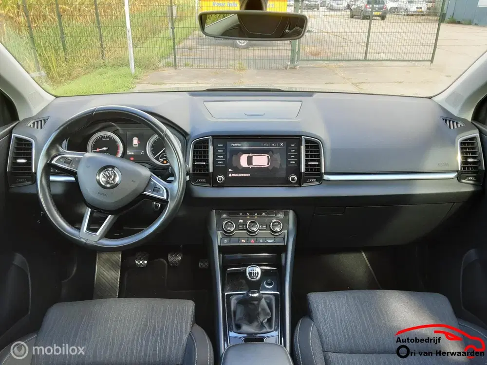 Skoda Karoq 1.0 TSI Business Edition uit 2019, foto 2