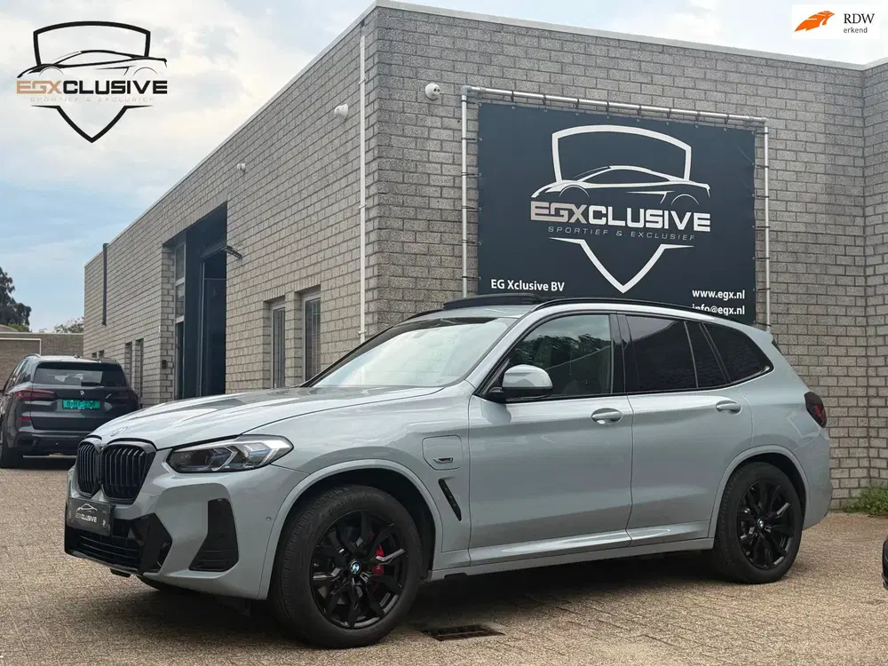 BMW X3 XDrive30e High Executive PANO uit 2022