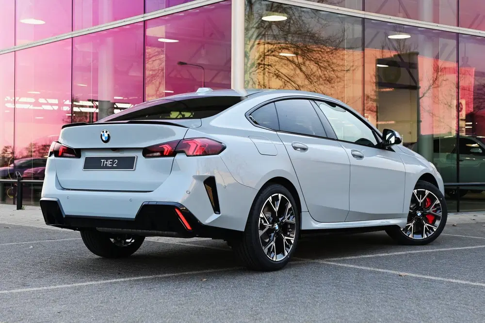 BMW 2-serie Coupé 220 M Sport Automaat uit 2026, foto 2