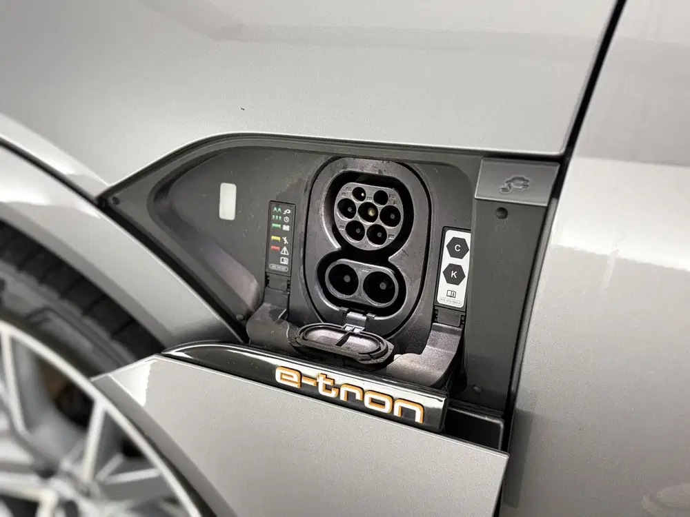 Audi e-tron 55 quattro Advanced edition 95 kWh uit 2021, foto 8