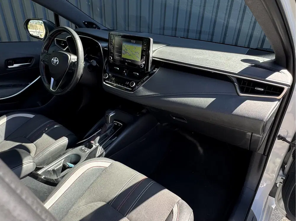 Toyota Corolla 2.0 Hybrid GR-Sport Plus Panoramadak uit 2020, foto 2