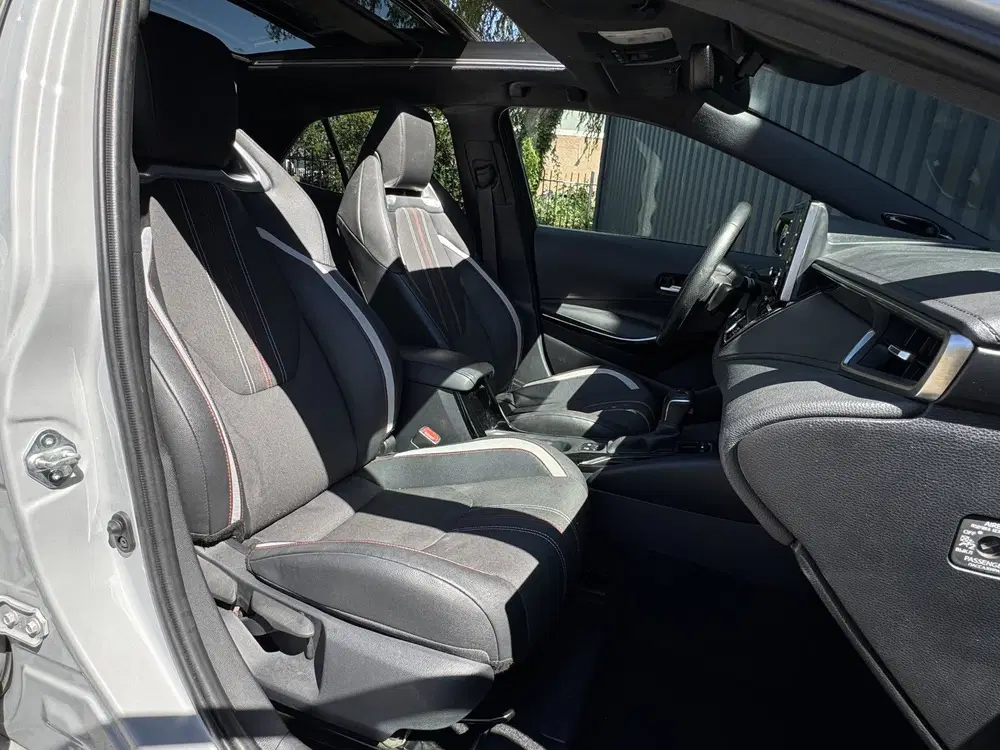 Toyota Corolla 2.0 Hybrid GR-Sport Plus Panoramadak uit 2020, foto 4