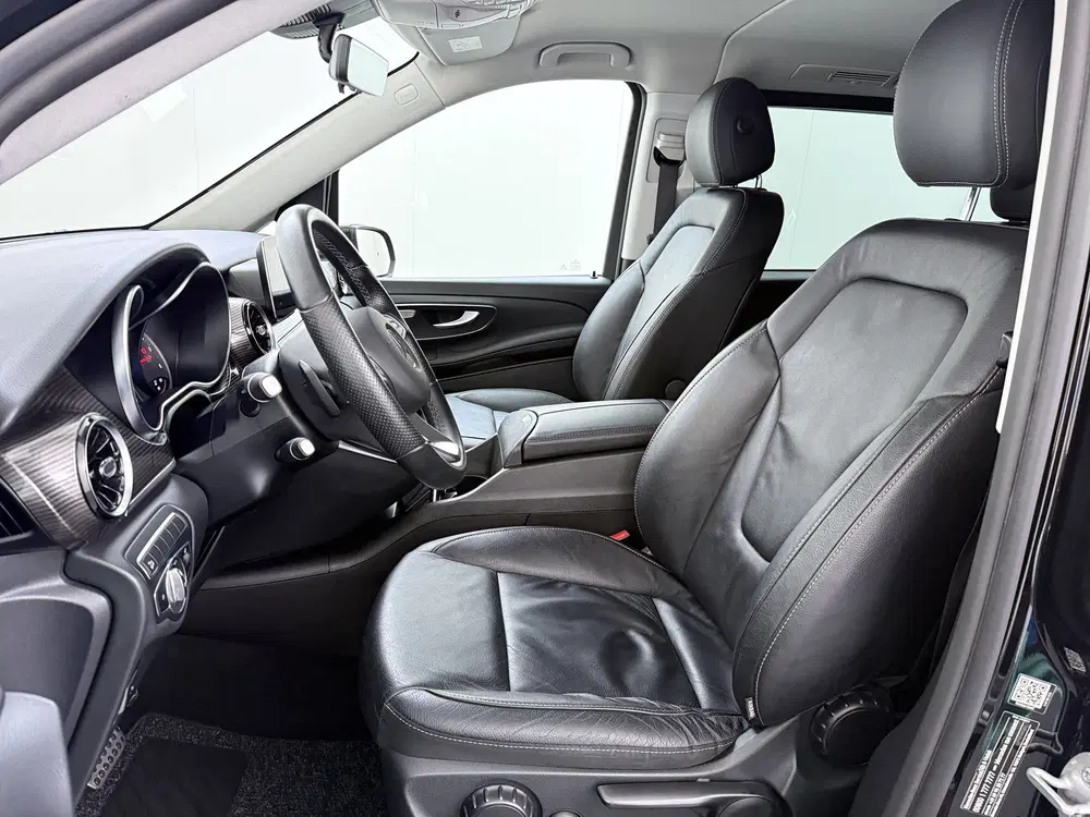 Mercedes-Benz V-Klasse 300d 237pk 4-MATIC AMG BOMVOL L3 DC D uit 2022, foto 10