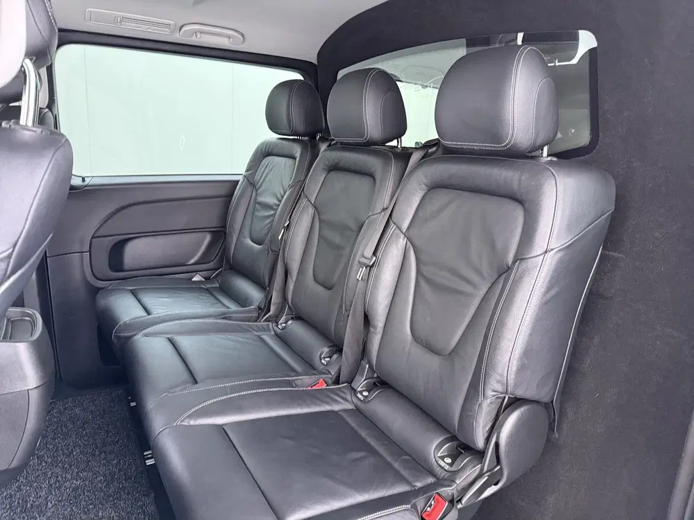 Mercedes-Benz V-Klasse 300d 237pk 4-MATIC AMG BOMVOL L3 DC D uit 2022, foto 12