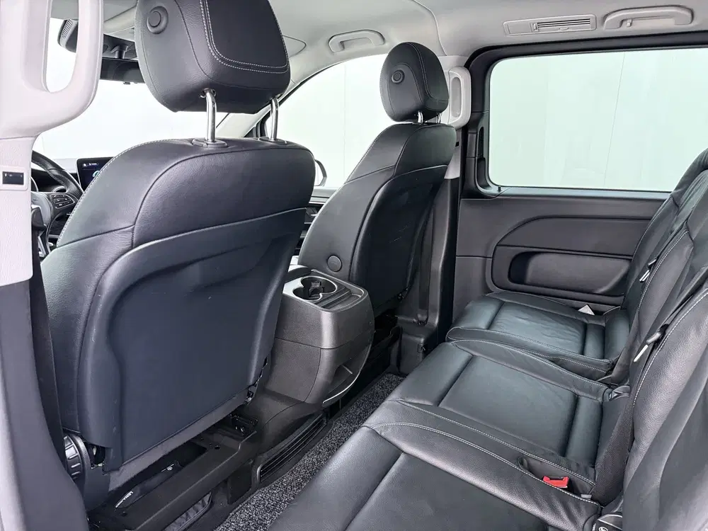 Mercedes-Benz V-Klasse 300d 237pk 4-MATIC AMG BOMVOL L3 DC D uit 2022, foto 13