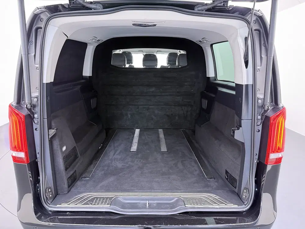 Mercedes-Benz V-Klasse 300d 237pk 4-MATIC AMG BOMVOL L3 DC D uit 2022, foto 14