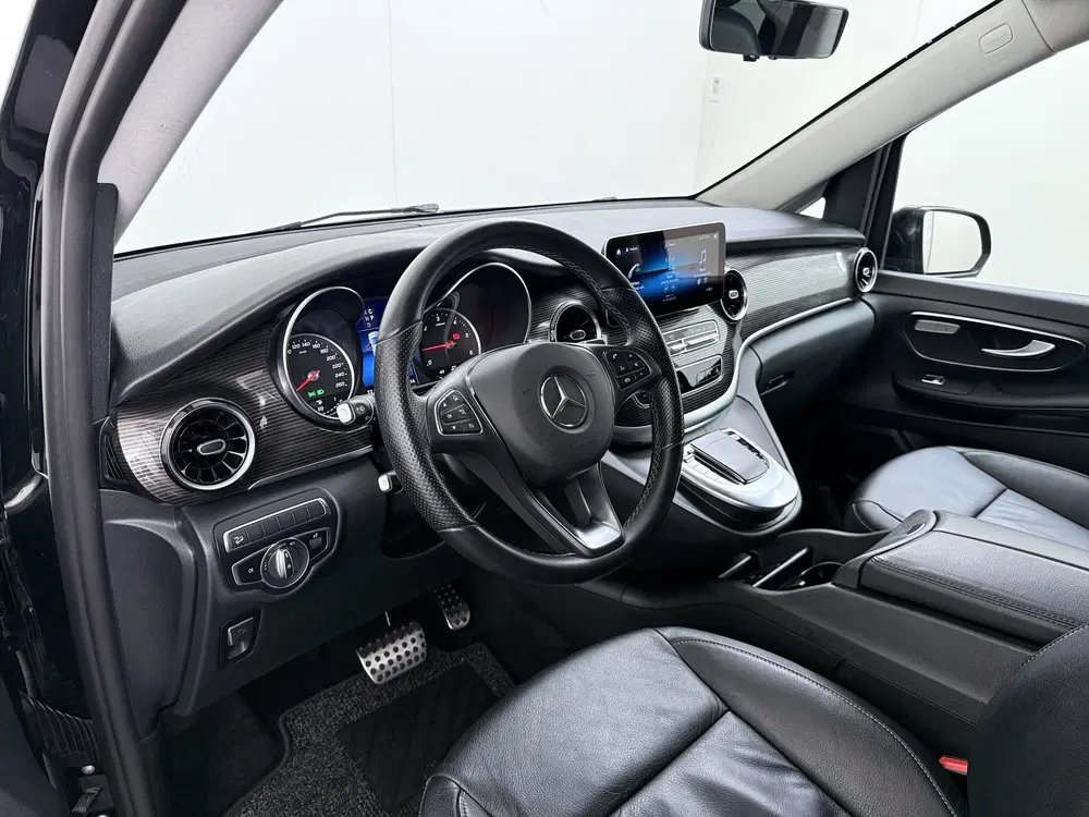 Mercedes-Benz V-Klasse 300d 237pk 4-MATIC AMG BOMVOL L3 DC D uit 2022, foto 9
