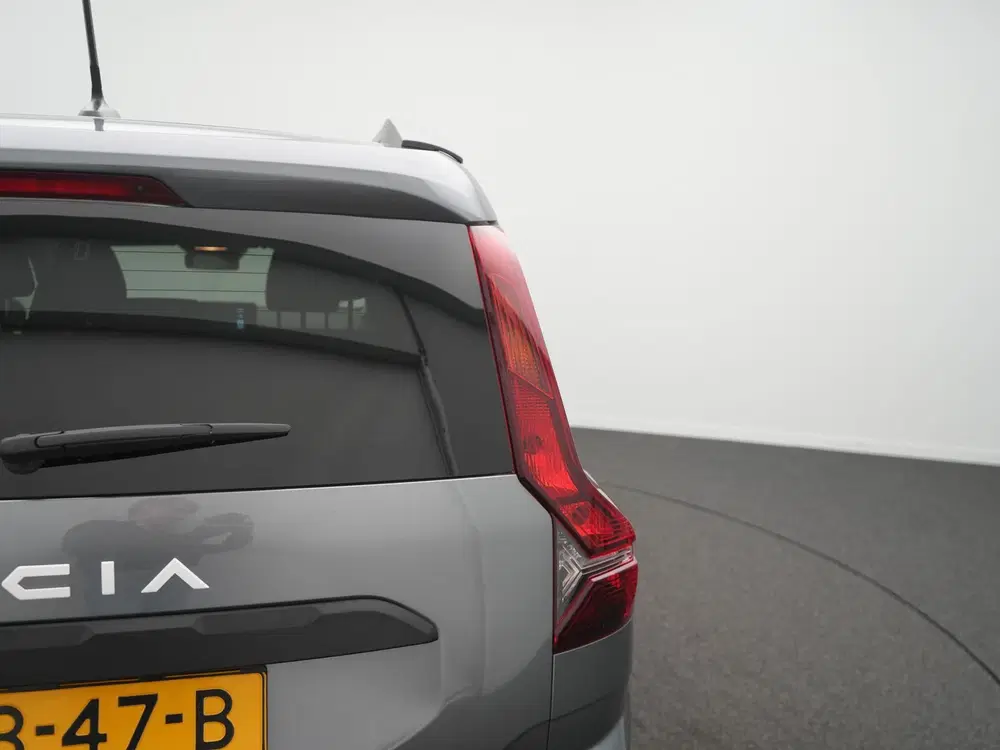 Dacia Jogger 1.6 Hybrid 140 Expression 7p. uit 2024, foto 12