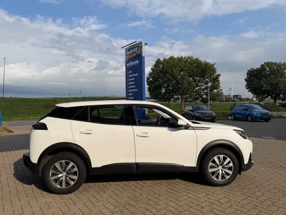 Peugeot 2008 1.2 PT B.L. ACTIVE NAVI AIRCO uit 2021, foto 12