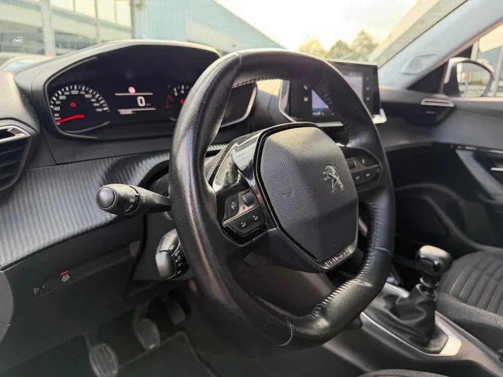 Peugeot 2008 1.2 PT B.L. ACTIVE NAVI AIRCO uit 2021, foto 3