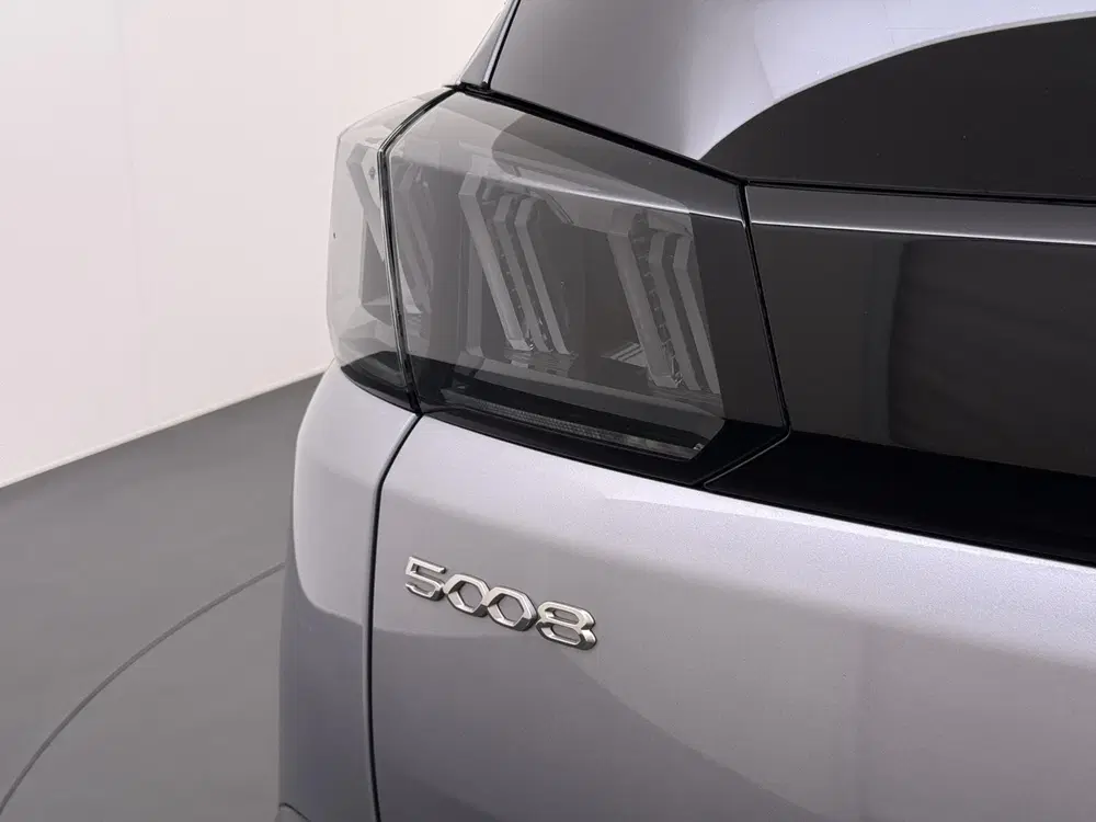 Peugeot 5008 1.2 Hybrid 136 GT 7 PERSOONS uit 2024, foto 2