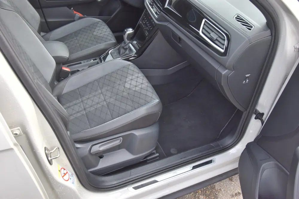 Volkswagen T-Roc 1.5 TSI R-Line Business+ uit 2022, foto 10