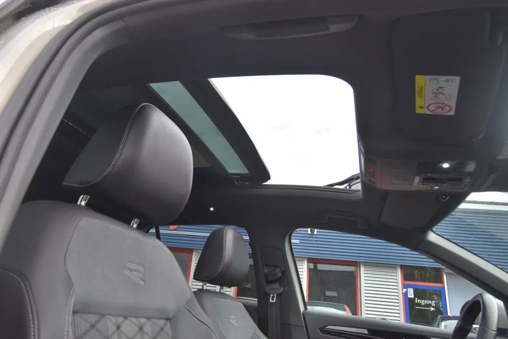 Volkswagen T-Roc 1.5 TSI R-Line Business+ uit 2022, foto 13