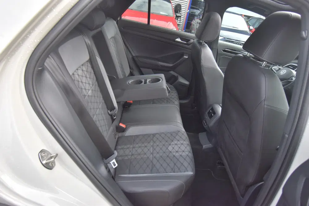 Volkswagen T-Roc 1.5 TSI R-Line Business+ uit 2022, foto 14