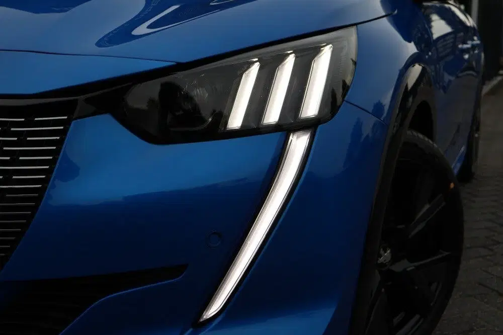 Peugeot 208 1.2 PureTech GT-Line uit 2020, foto 11