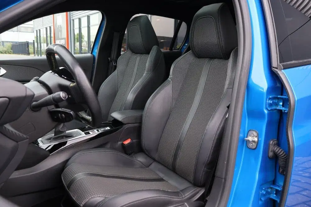 Peugeot 208 1.2 PureTech GT-Line uit 2020, foto 3