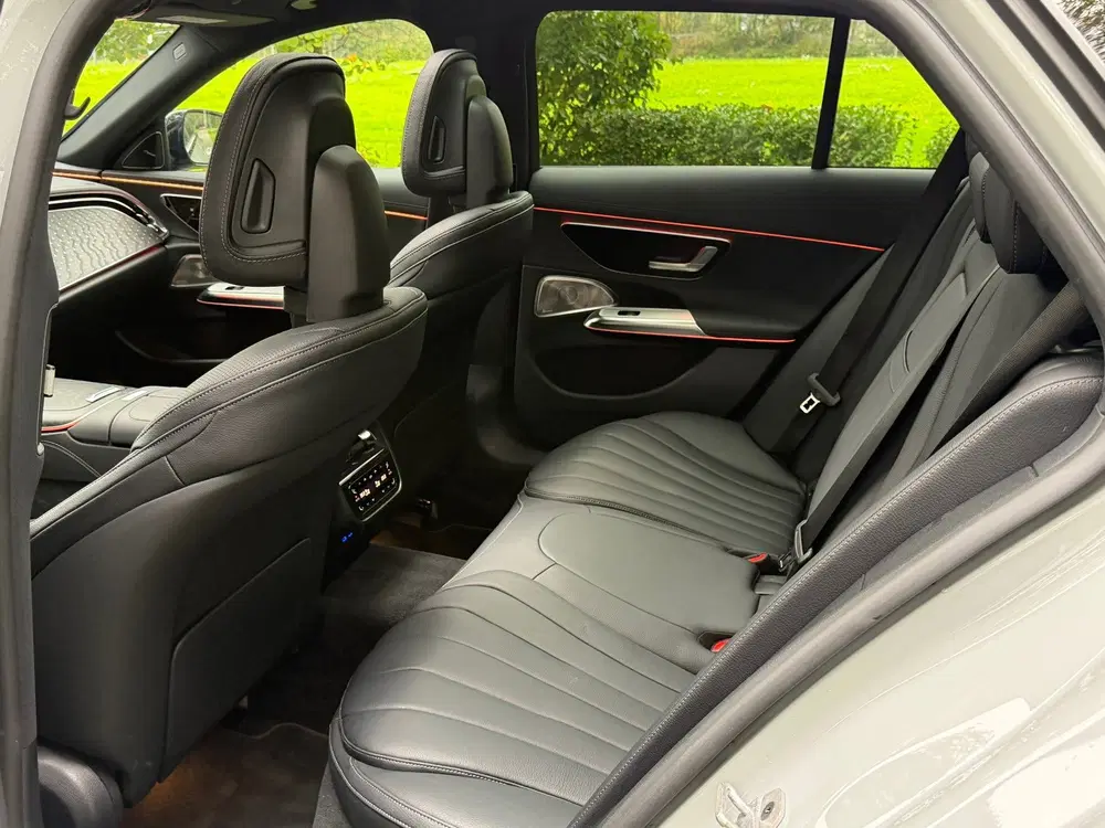 Mercedes-Benz E-Klasse 300 de 4MATIC AMG Line uit 2024, foto 13
