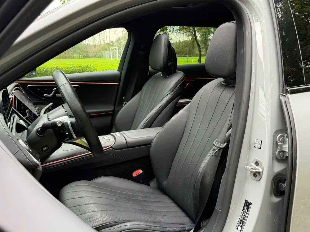 Mercedes-Benz E-Klasse 300 de 4MATIC AMG Line uit 2024, foto 14