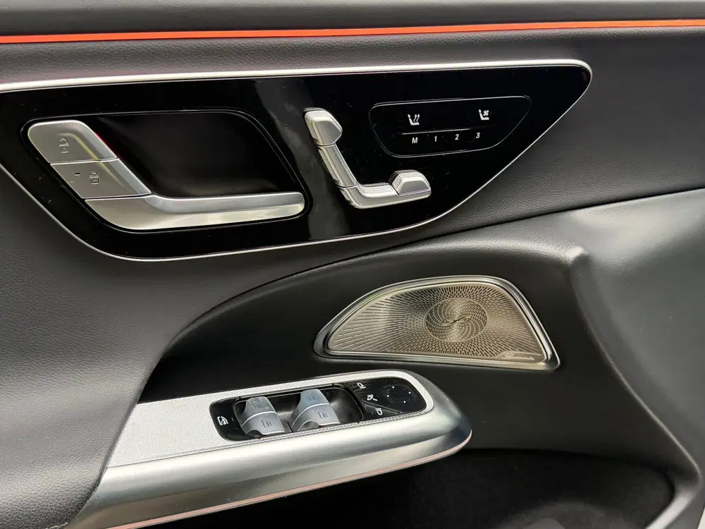 Mercedes-Benz E-Klasse 300 de 4MATIC AMG Line uit 2024, foto 15