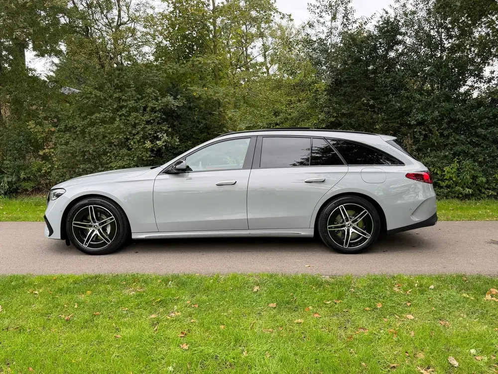 Mercedes-Benz E-Klasse 300 de 4MATIC AMG Line uit 2024, foto 2