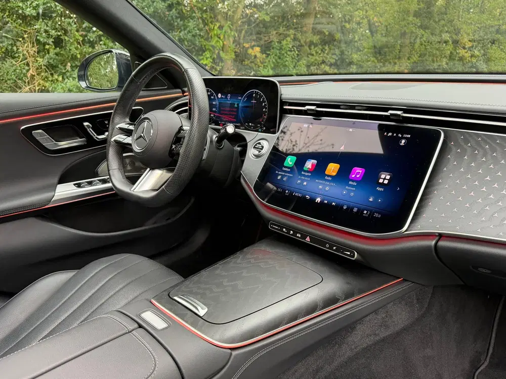 Mercedes-Benz E-Klasse 300 de 4MATIC AMG Line uit 2024, foto 3
