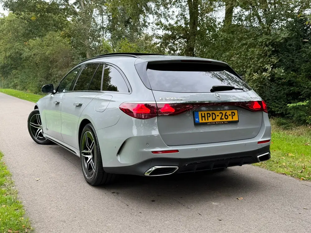 Mercedes-Benz E-Klasse 300 de 4MATIC AMG Line uit 2024, foto 4