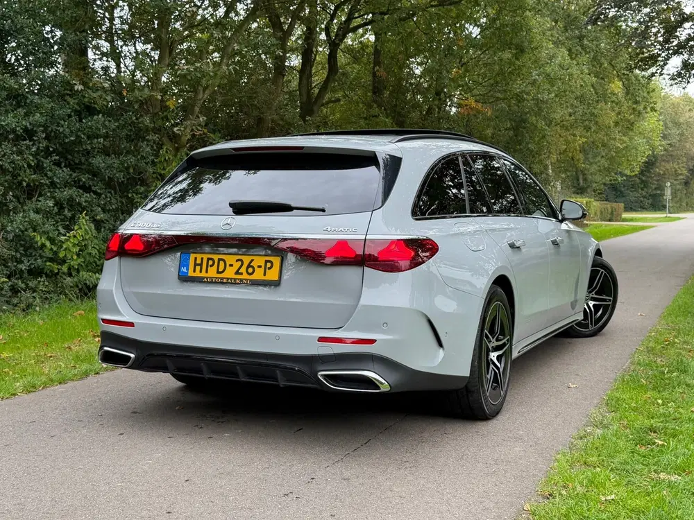 Mercedes-Benz E-Klasse 300 de 4MATIC AMG Line uit 2024, foto 5