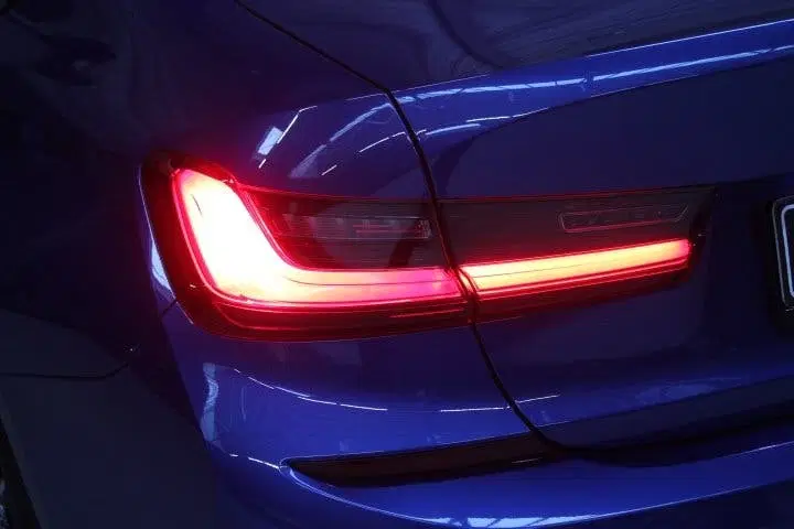 BMW 3-serie 330d xDrive High Executive uit 2020, foto 12