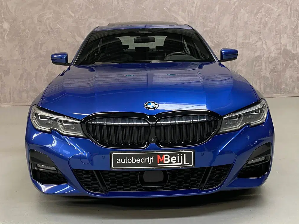 BMW 3-serie 330d xDrive High Executive uit 2020, foto 2