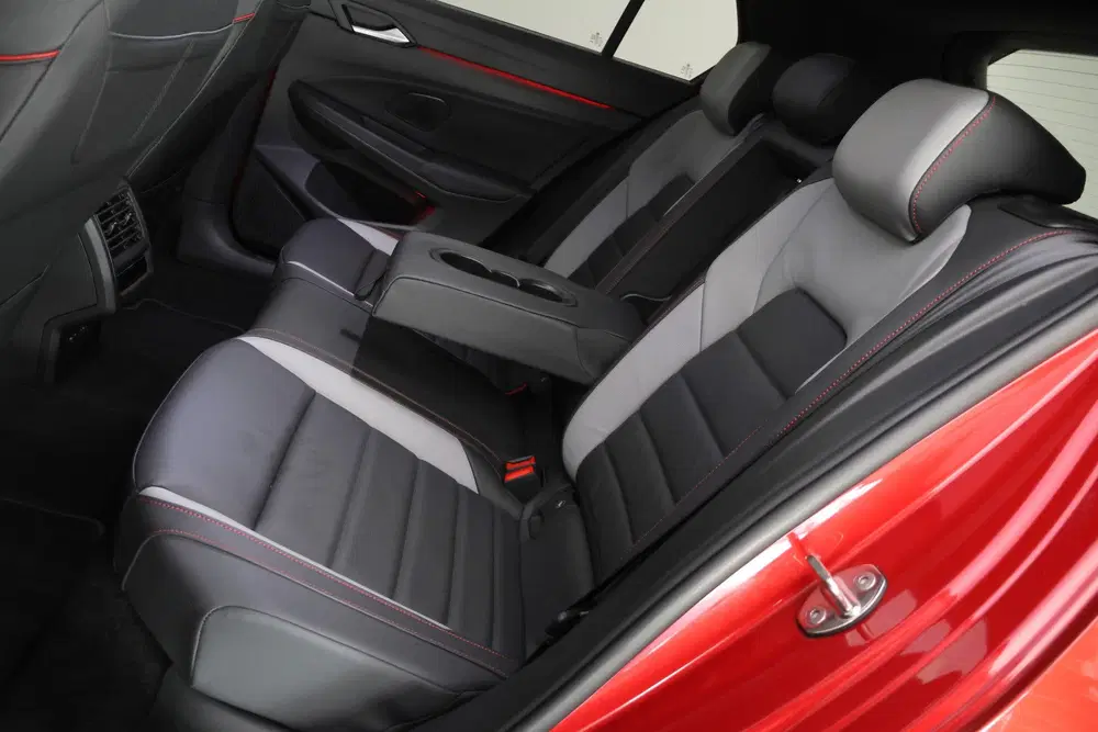 Volkswagen Golf 2.0 GTI DSG PANO uit 2024, foto 11