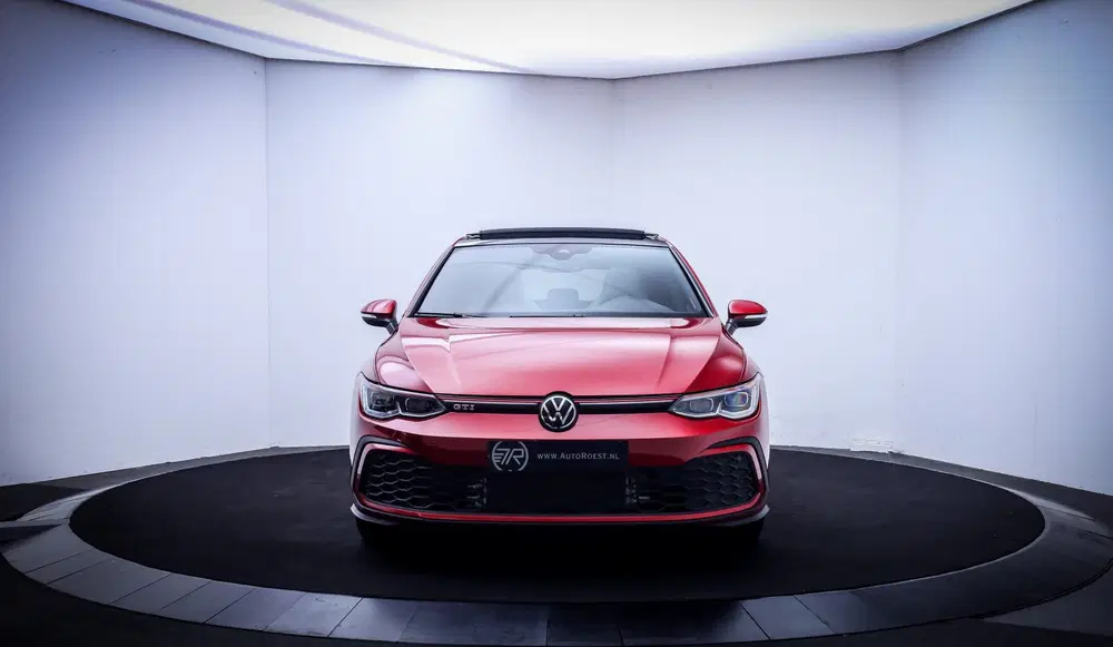 Volkswagen Golf 2.0 GTI DSG PANO uit 2024, foto 2