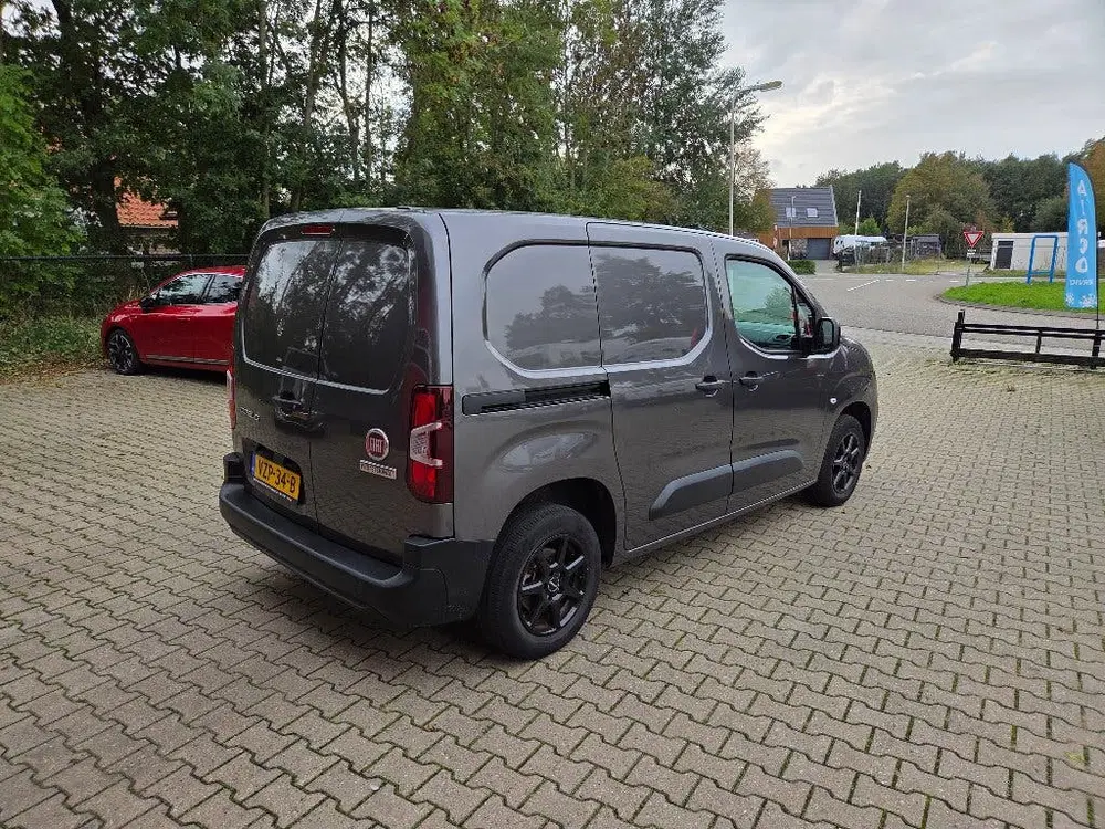 Fiat Doblo 1.5 Bluehdi 100pk S&S L1 2023 Grijs uit 2023, foto 3