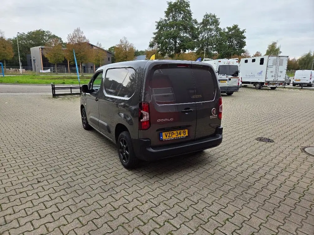Fiat Doblo 1.5 Bluehdi 100pk S&S L1 2023 Grijs uit 2023, foto 4