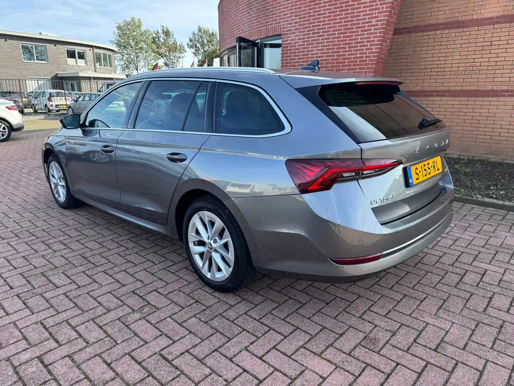 Skoda Octavia 1.0 e-TSI Business Edition Plus uit 2023, foto 8