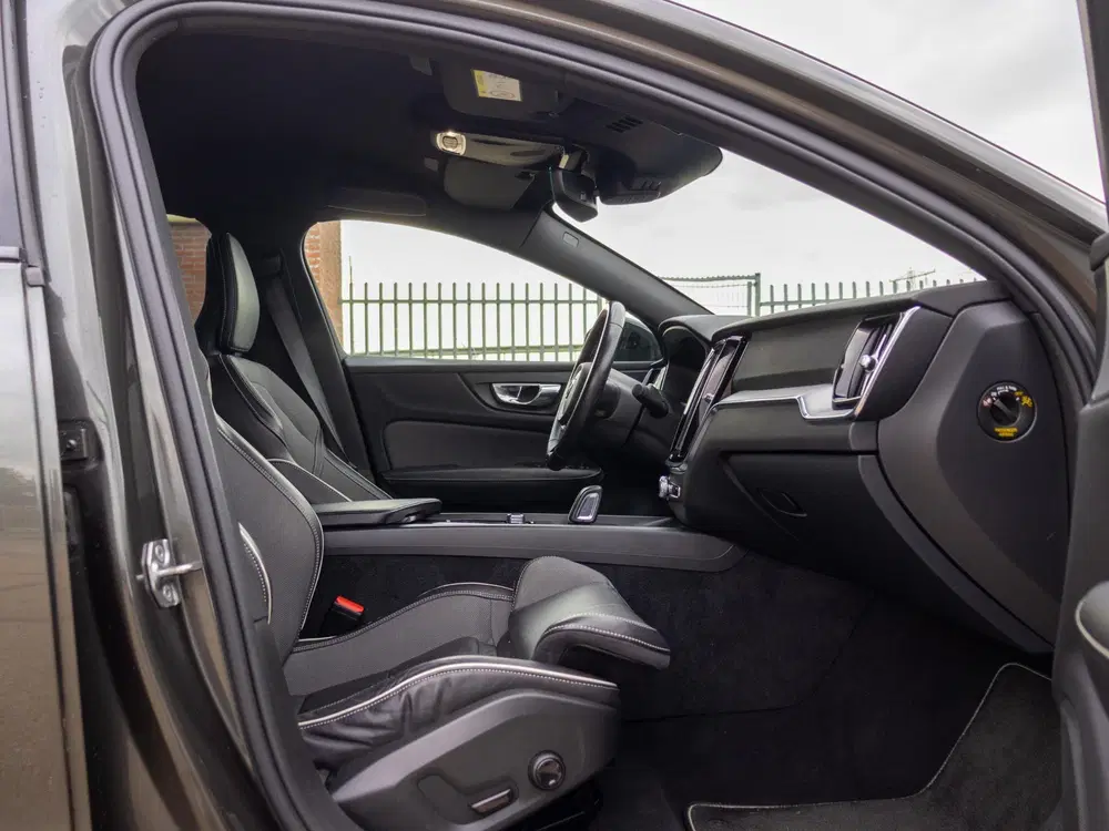 Volvo S60 2.0 B3 R-Design ACC Pilot Assist BLIS uit 2021, foto 14