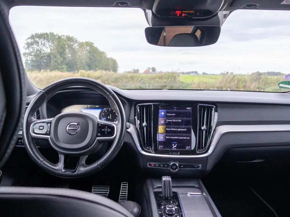 Volvo S60 2.0 B3 R-Design ACC Pilot Assist BLIS uit 2021, foto 2