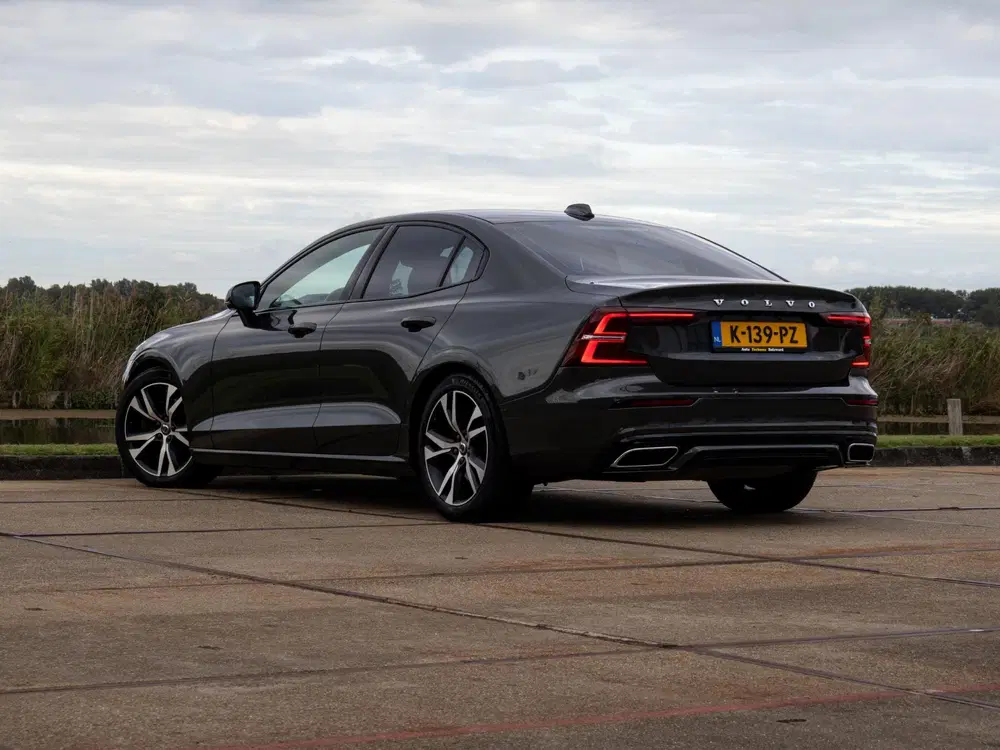 Volvo S60 2.0 B3 R-Design ACC Pilot Assist BLIS uit 2021, foto 3