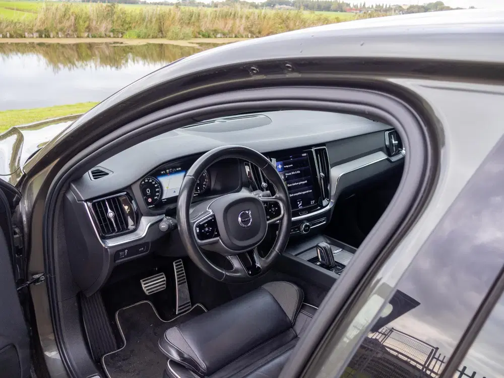 Volvo S60 2.0 B3 R-Design ACC Pilot Assist BLIS uit 2021, foto 9