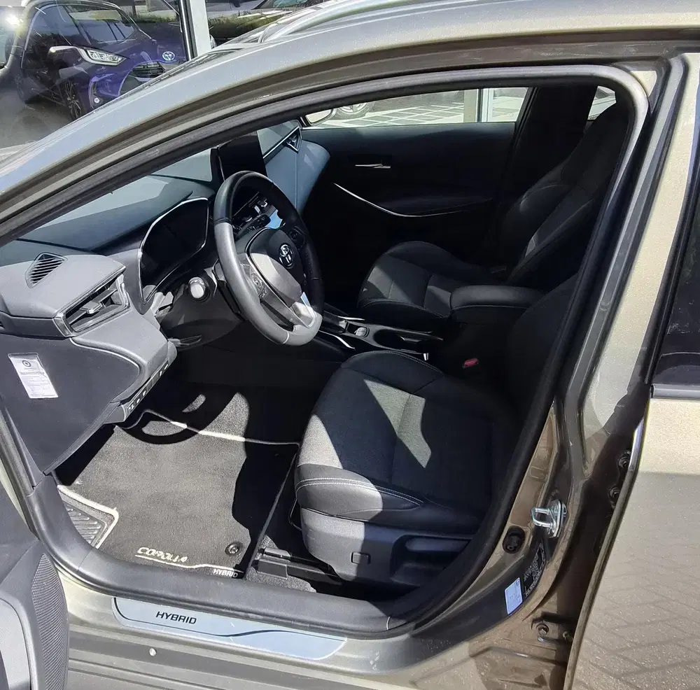 Toyota Corolla 2.0 Hybrid Business Plus uit 2024, foto 14