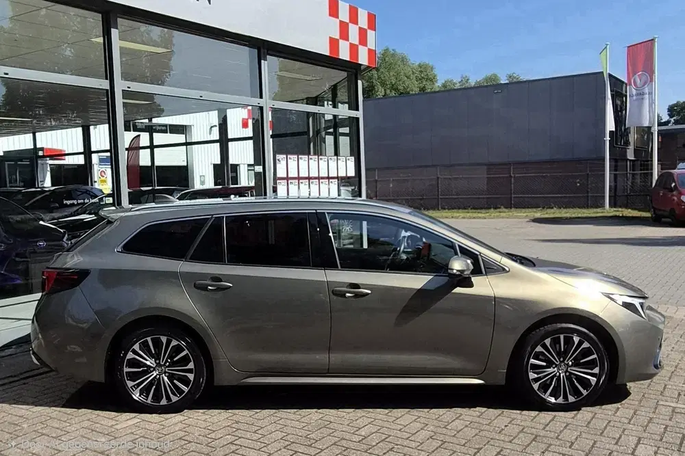 Toyota Corolla 2.0 Hybrid Business Plus uit 2024, foto 2