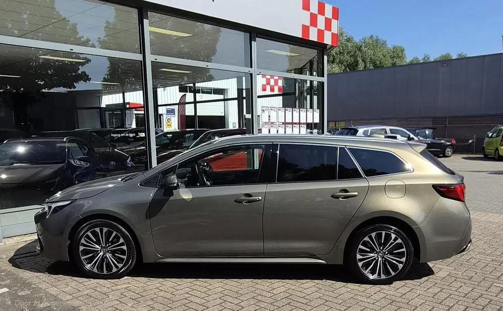 Toyota Corolla 2.0 Hybrid Business Plus uit 2024, foto 6