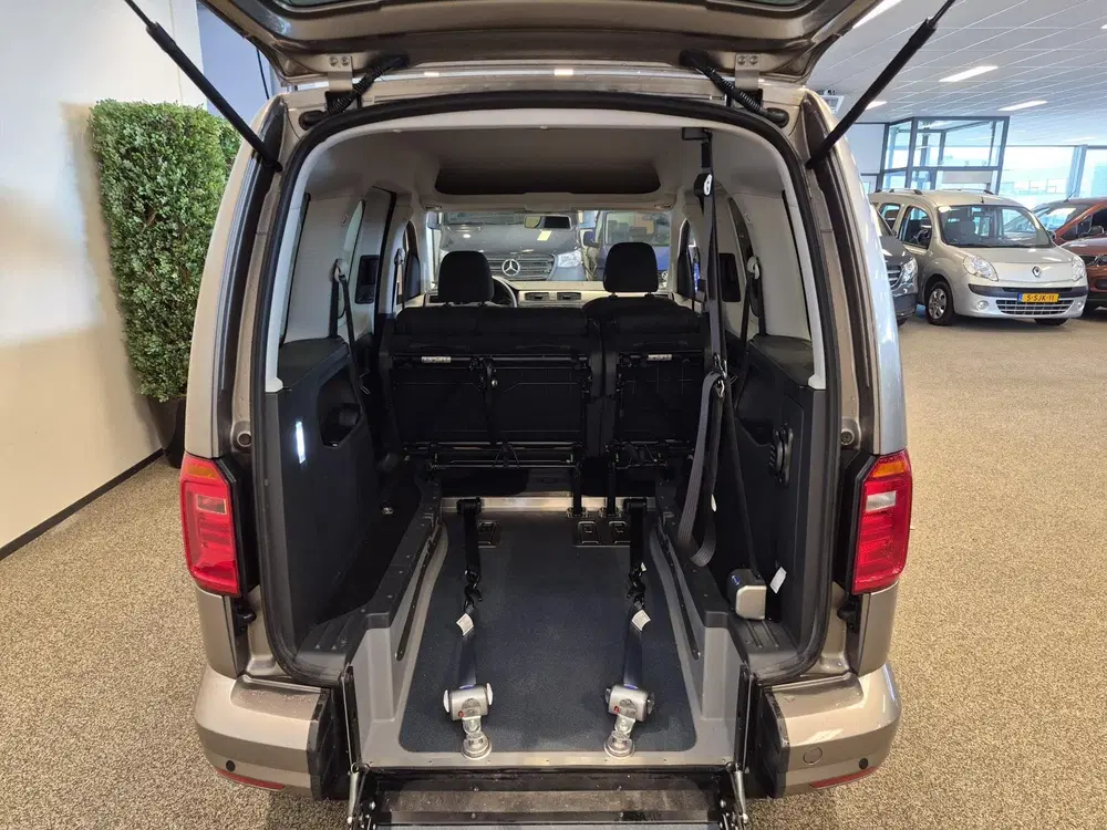 Volkswagen Caddy Rolstoelauto Automaat 3+1 of 5+0 uit 2019, foto 3