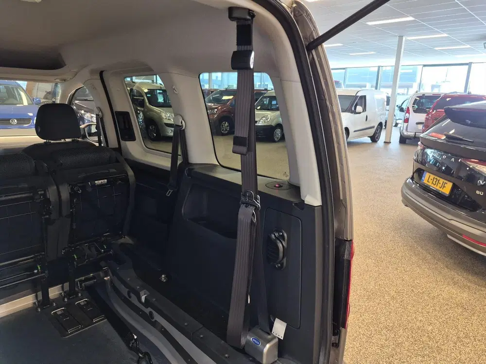 Volkswagen Caddy Rolstoelauto Automaat 3+1 of 5+0 uit 2019, foto 5