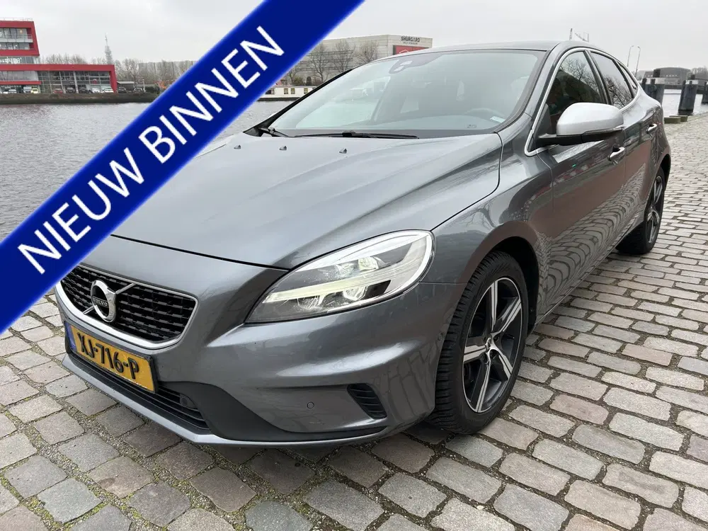 Volvo V40 1.5 T3 Polar+ Sport R design Panodak navi uit 2019