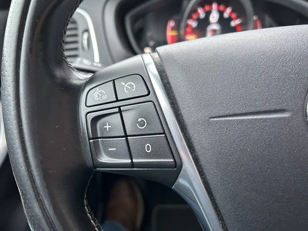 Volvo V40 1.5 T3 Polar+ Sport R design Panodak navi uit 2019, foto 13