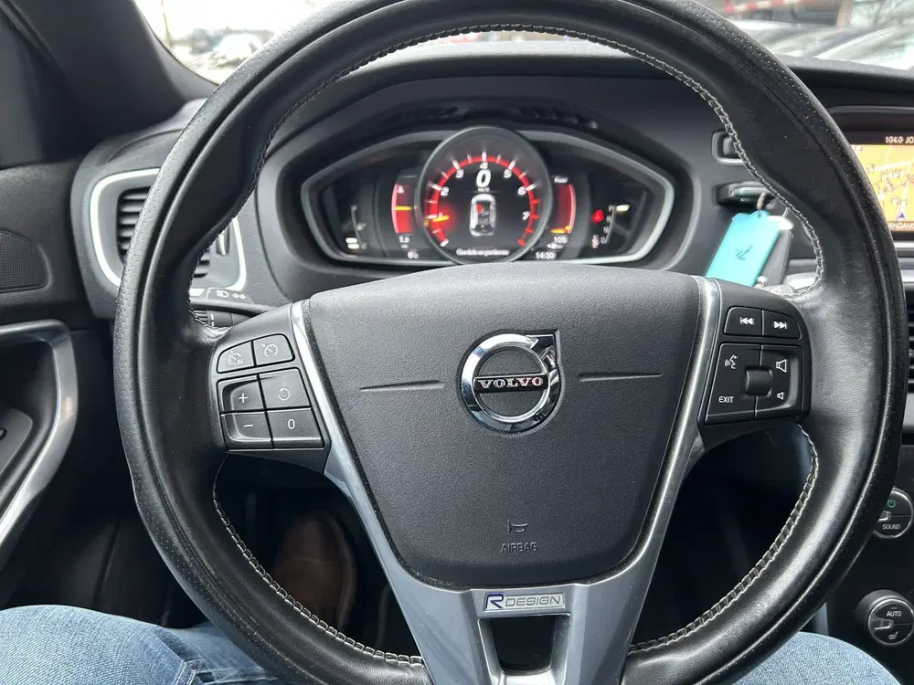Volvo V40 1.5 T3 Polar+ Sport R design Panodak navi uit 2019, foto 14